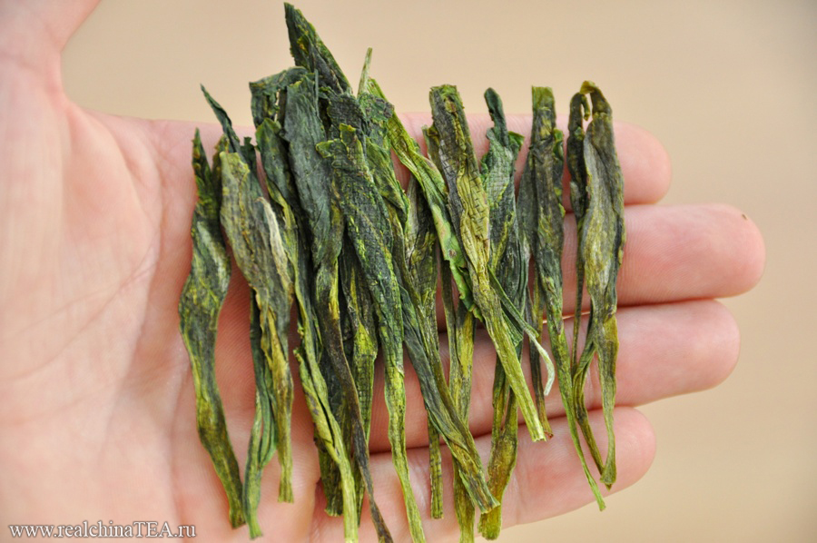 Тайпин Хоукуй - это чай с очень-очень крупными листьями.